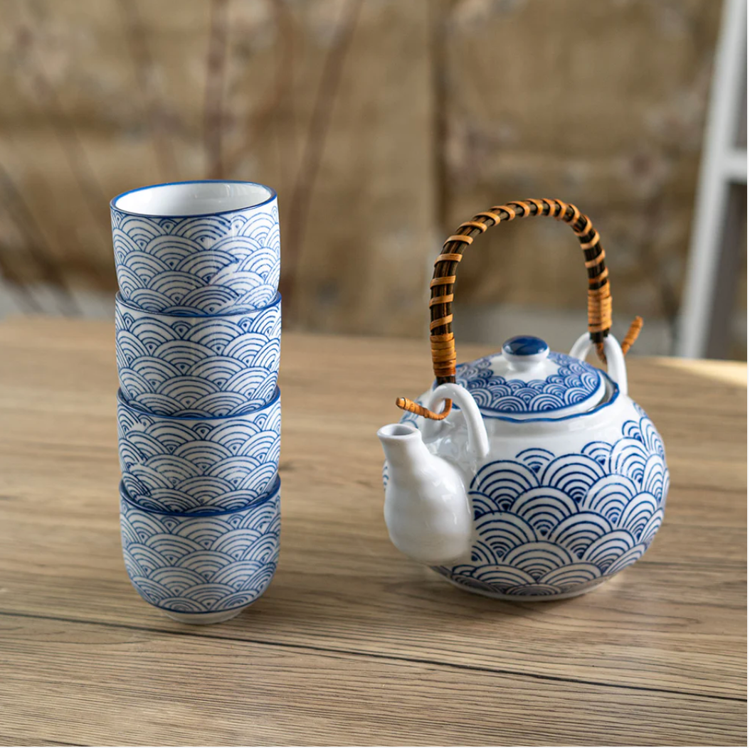 Japanese Seikaiha Waves Tea Set 22oz Tea Pot with 4 Cups